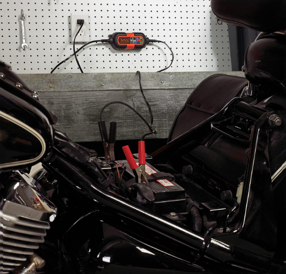 BLACK+DECKER Universalus Akumuliatoriaus Įkroviklis – 6/12 V