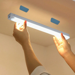 Priklijuojamas LED šviestuvas su judesio davikliu 50 cm