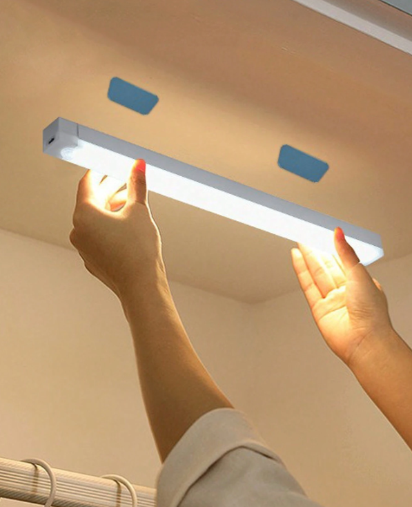 Priklijuojamas LED šviestuvas su judesio davikliu 50 cm